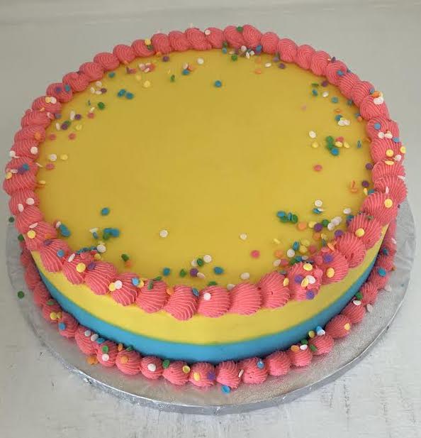 CAKE - 10" 14 Servings - Butter Pecan w/ creamy caramel