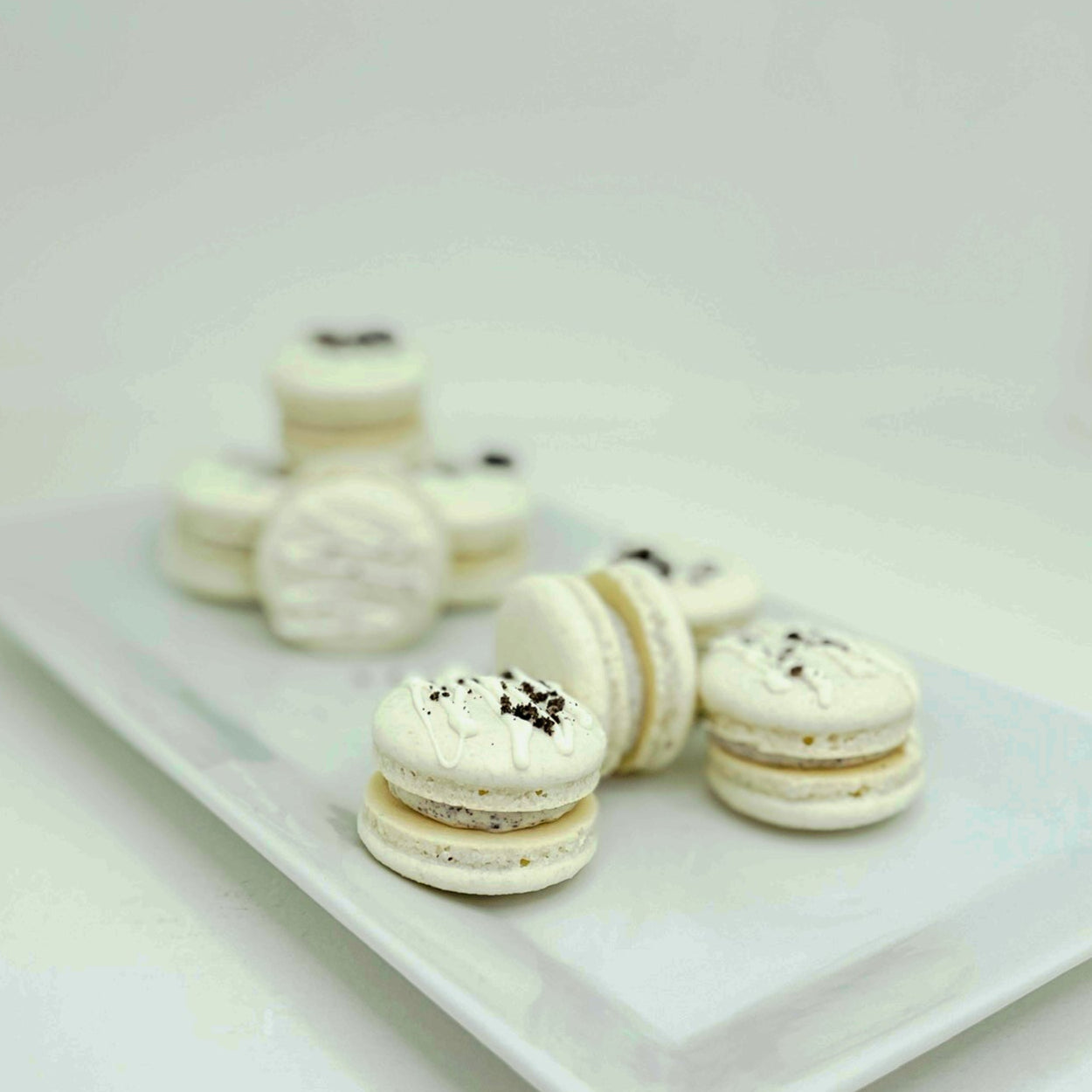 Cookies & Creme Macarons