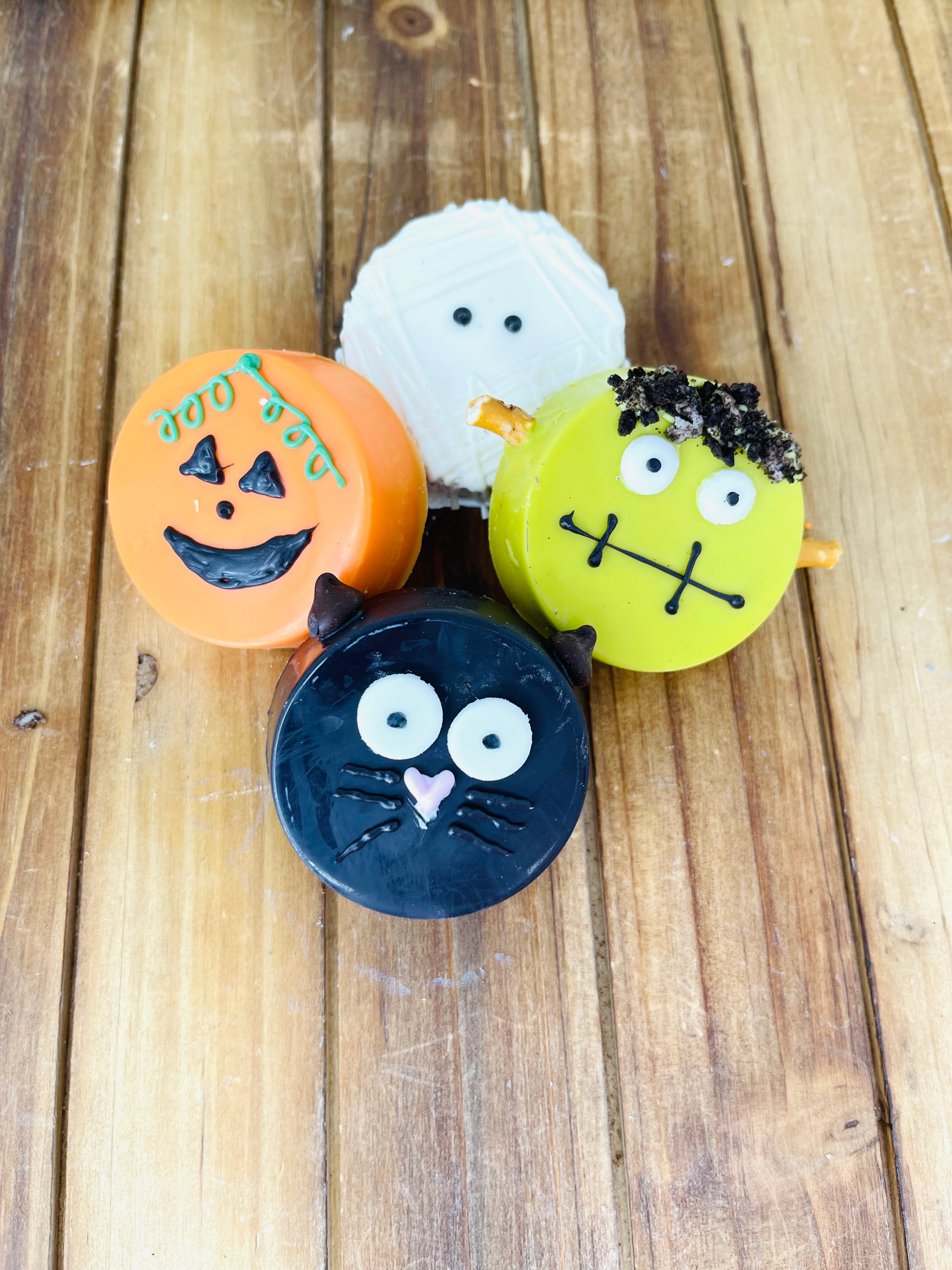 Halloween Chocolate Covered Oreos