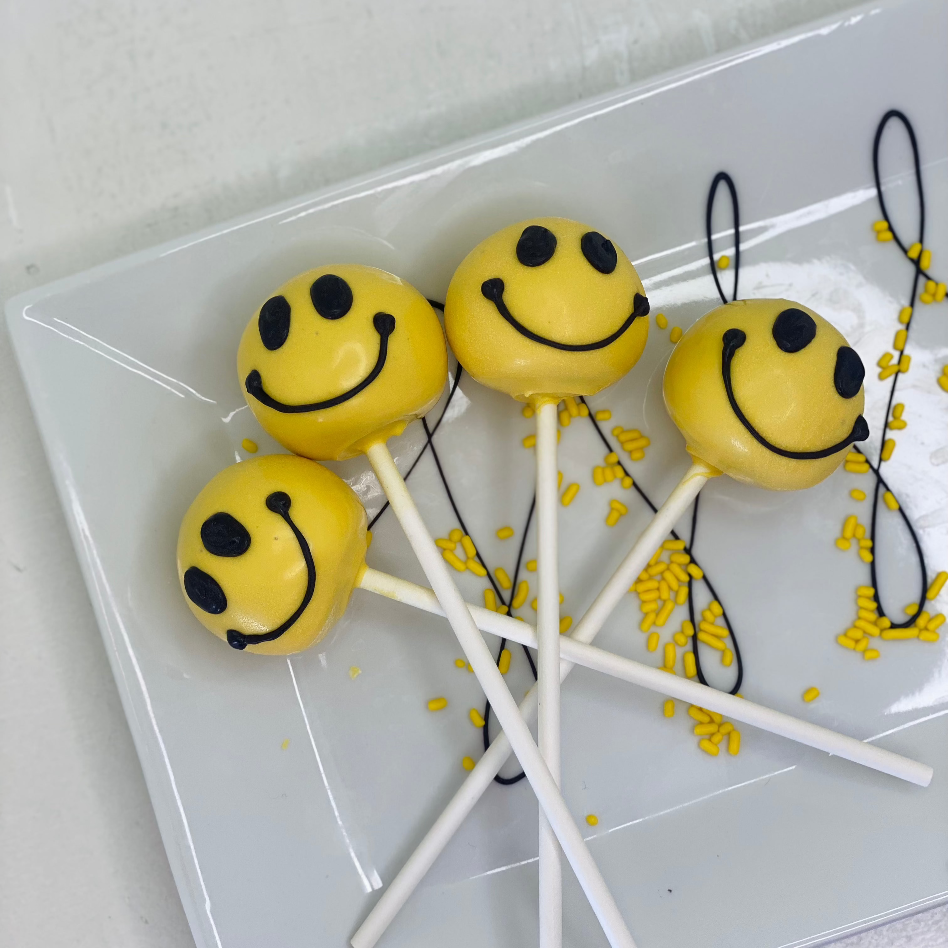 Smiley Face Cake Pops