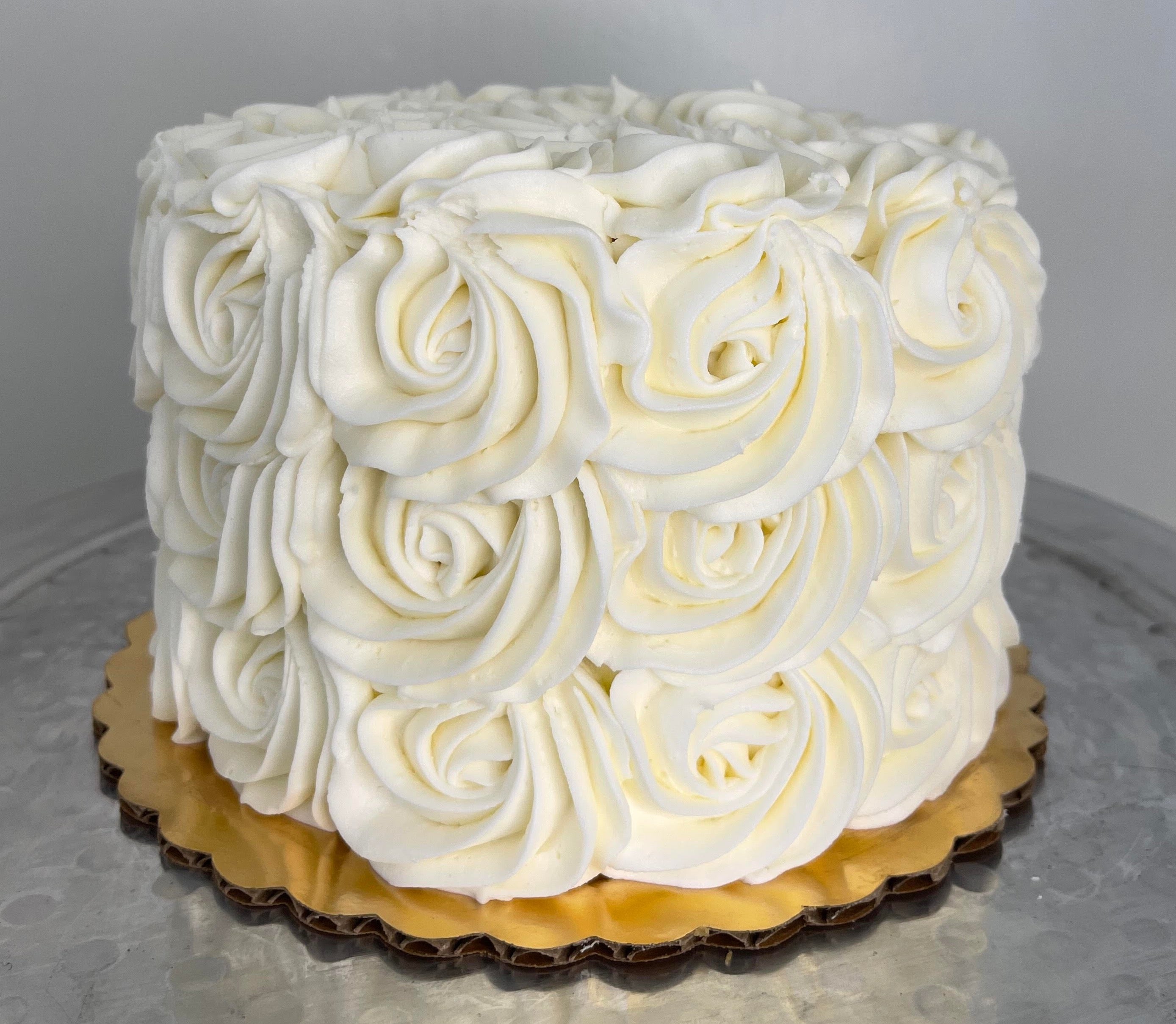6" 12 Servings Round Buttercream Rosette Vanilla Cake